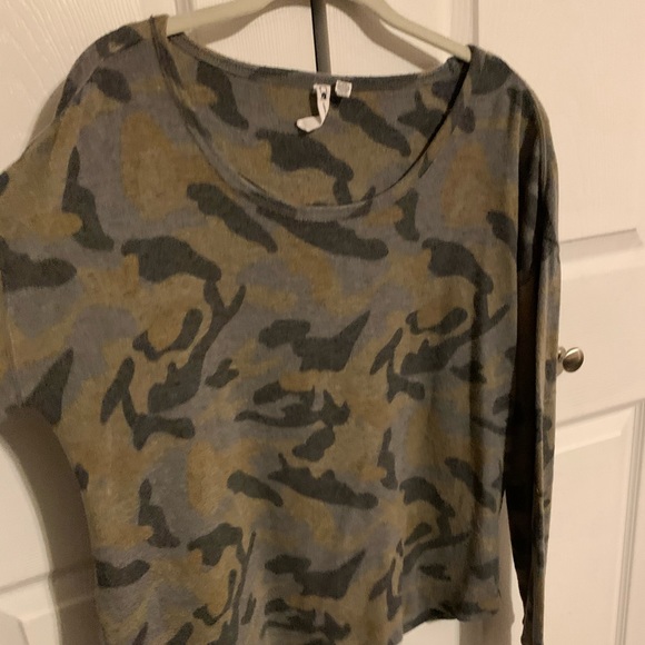 Cable and Gauge, Women’s Camouflage Top - Picture 2 of 7